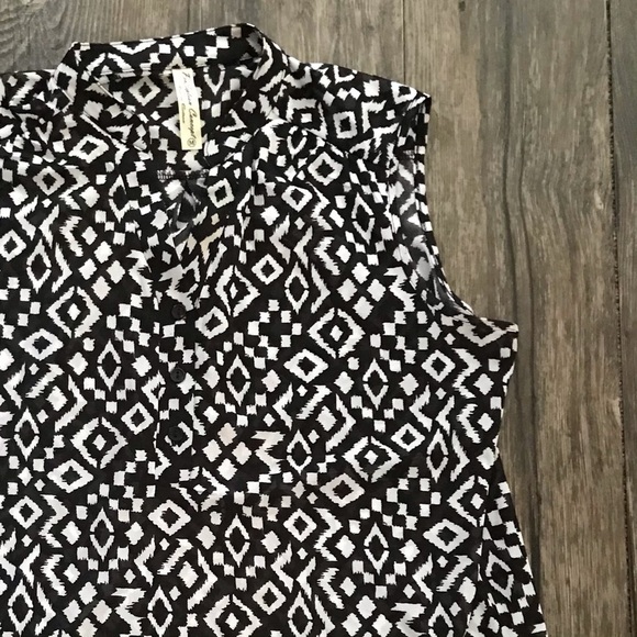 SLEEVELESS Blouse Semi Sheer Black & White. - Picture 2 of 5
